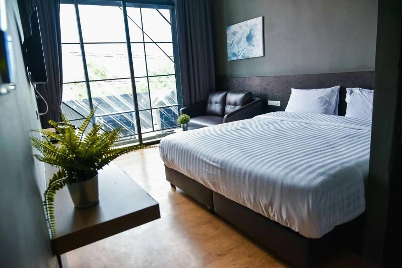 The Arbern Hotel X Bistro - Sha Extra Plus Phuket الغرفة الصورة